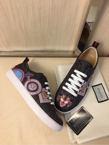 GUCCI 구찌 타이거 스니커즈